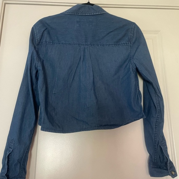 Forever 21 Women’s Cropped Denim Button Down Shirt - Picture 5 of 10